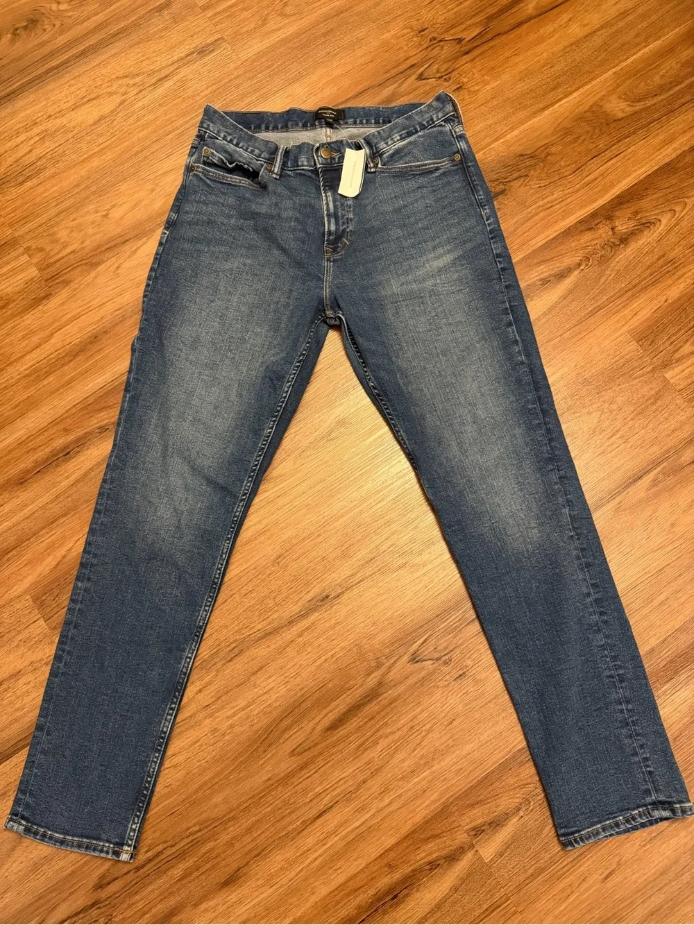 NWT. Banana Republic Men's Travel Slim Jeans in Medium Blue. 34x32